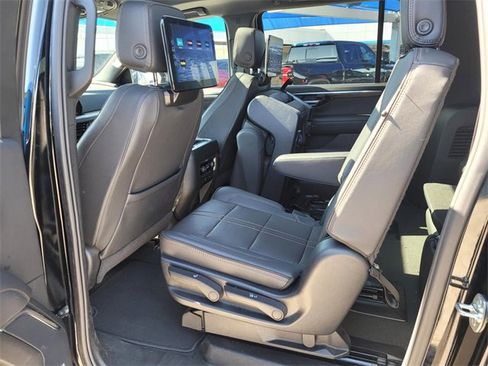 New 2025 Chevrolet Suburban High Country image 7