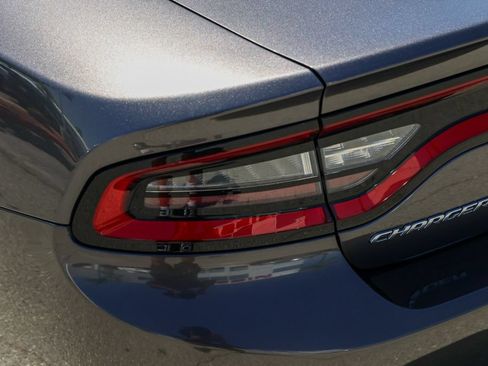 Used 2019 Dodge Charger SXT RWD image 7