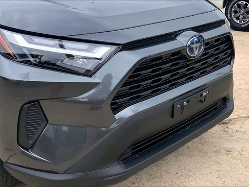 Used 2023 Toyota RAV4 LE AWD/4WD image 29