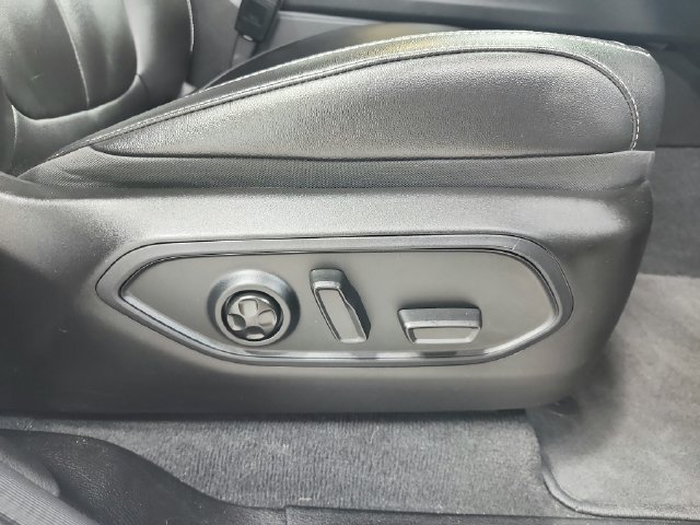 Used 2023 Jeep Grand Cherokee Limited AWD/4WD image 41