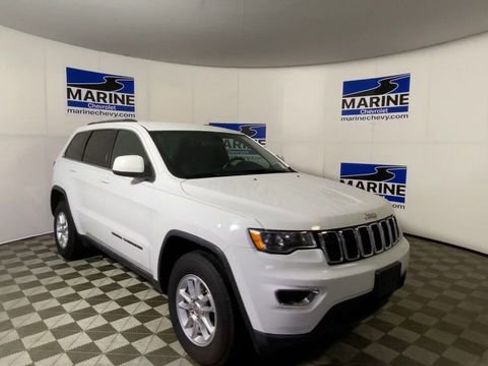 Used 2019 Jeep Grand Cherokee Laredo AWD/4WD image 4