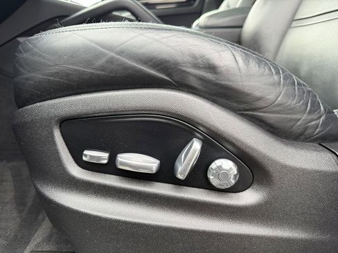 Used 2019 Porsche Cayenne Base image 10