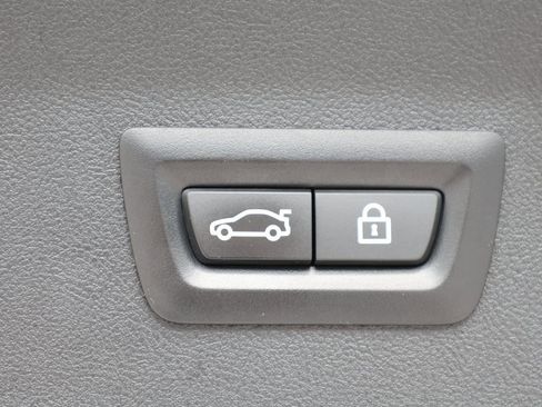 Used 2023 BMW X4 xDrive30i w/ M Sport Package image 9