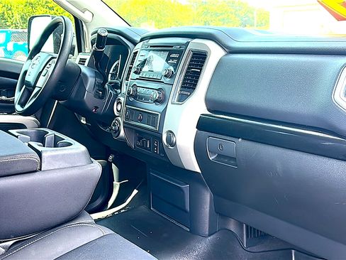 Used 2017 Nissan Titan SV w/ Heavy Duty GAWR Package AWD/4WD image 22