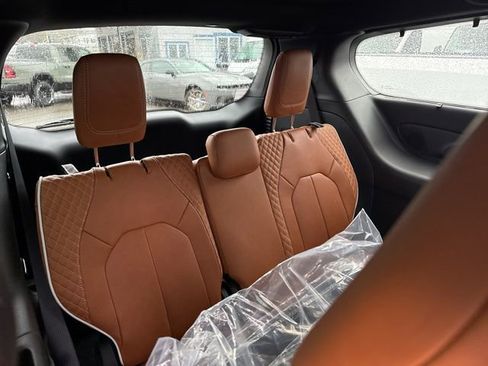 New 2026 Chrysler Pacifica Pinnacle image 14