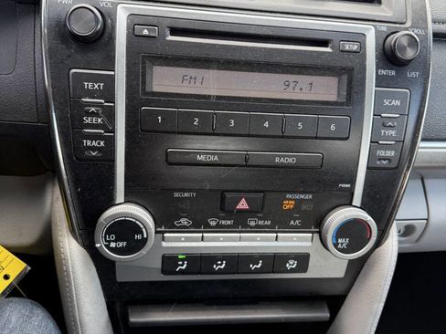 Used 2012 Toyota Camry SE image 14