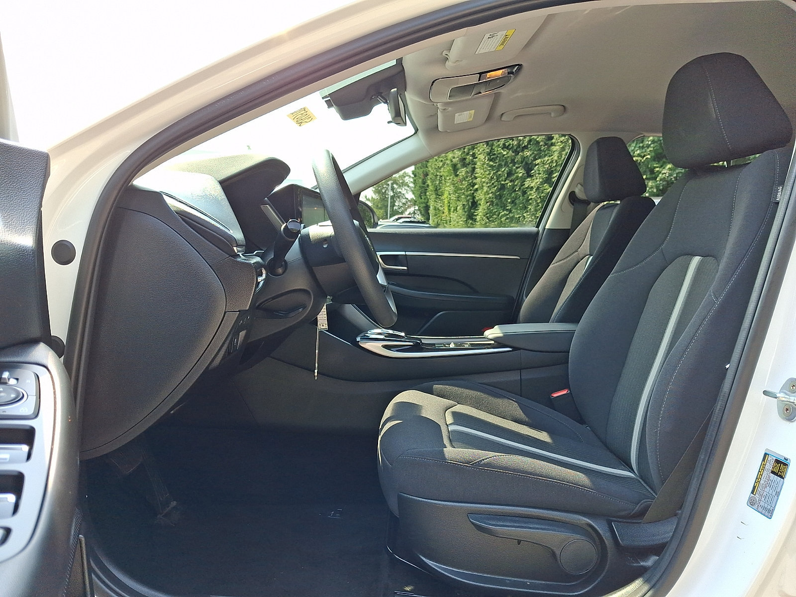 Used 2023 Hyundai Sonata SE w/ Preferred Accessory Package FWD image 14