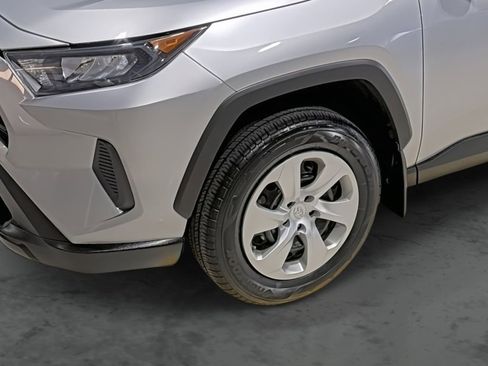 Used 2021 Toyota RAV4 LE image 7