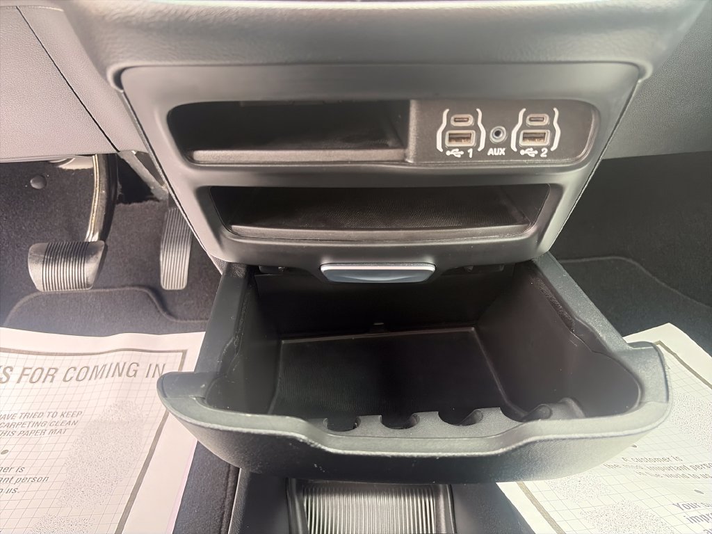 Used 2025 Chrysler Pacifica Select FWD image 37
