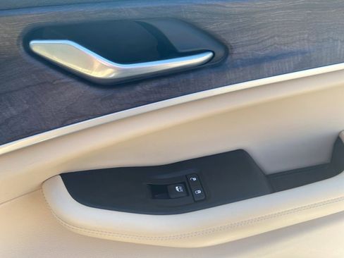 Used 2023 Jeep Grand Cherokee Limited w/ Black Appearance Package image 11