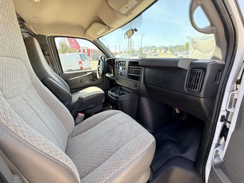 Used 2014 GMC Savana 2500 RWD image 11