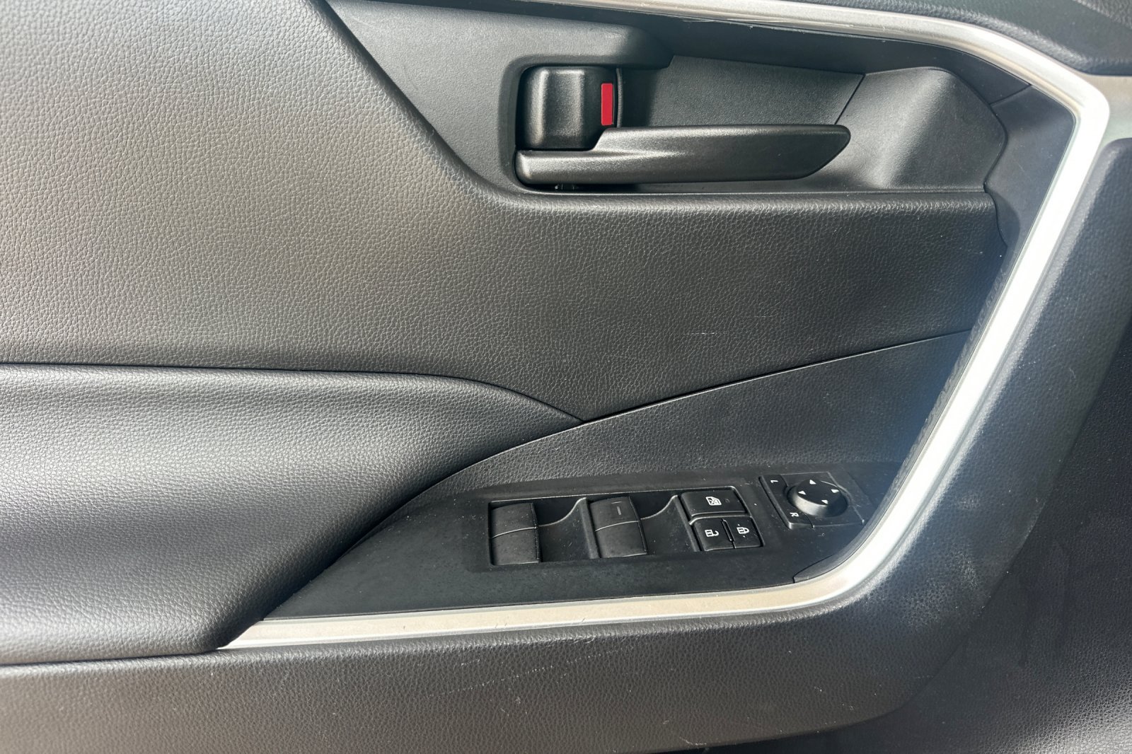 Certified 2023 Toyota RAV4 LE AWD/4WD image 13