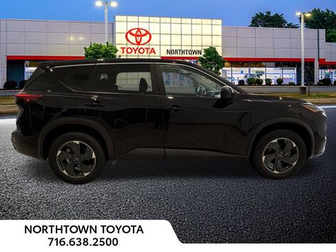 Used 2025 Nissan Rogue SV image 11