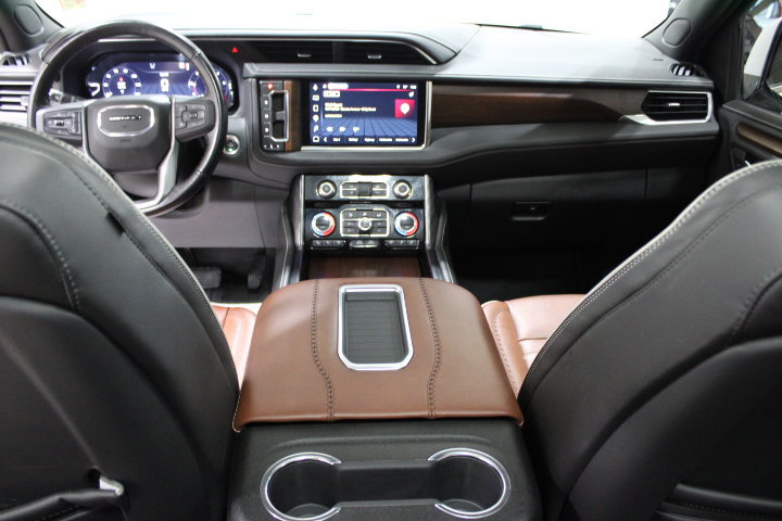 Used 2023 GMC Yukon Denali Ultimate AWD/4WD image 32