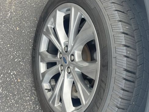 Used 2020 Ford Explorer XLT w/ Equipment Group 202A AWD/4WD image 9