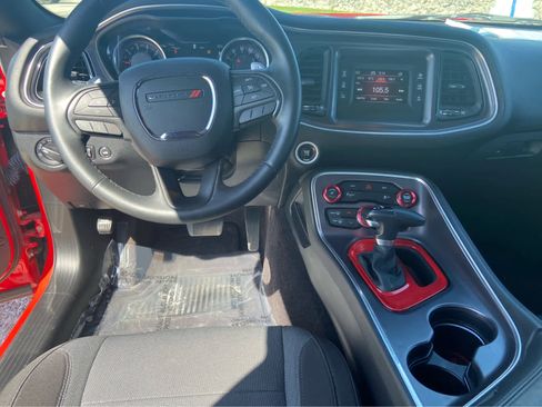 Used 2016 Dodge Challenger SXT RWD image 18