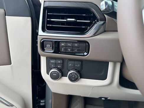 New 2026 GMC Yukon XL Denali w/ Sun & Power Step Package AWD/4WD image 34