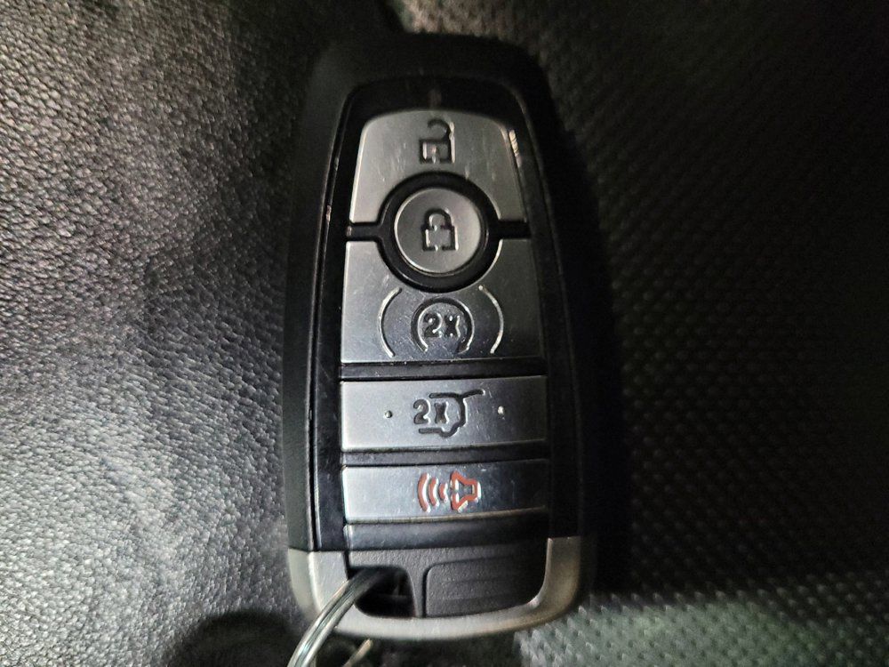 Used 2020 Ford Edge Titanium w/ Equipment Group 301A AWD/4WD image 32