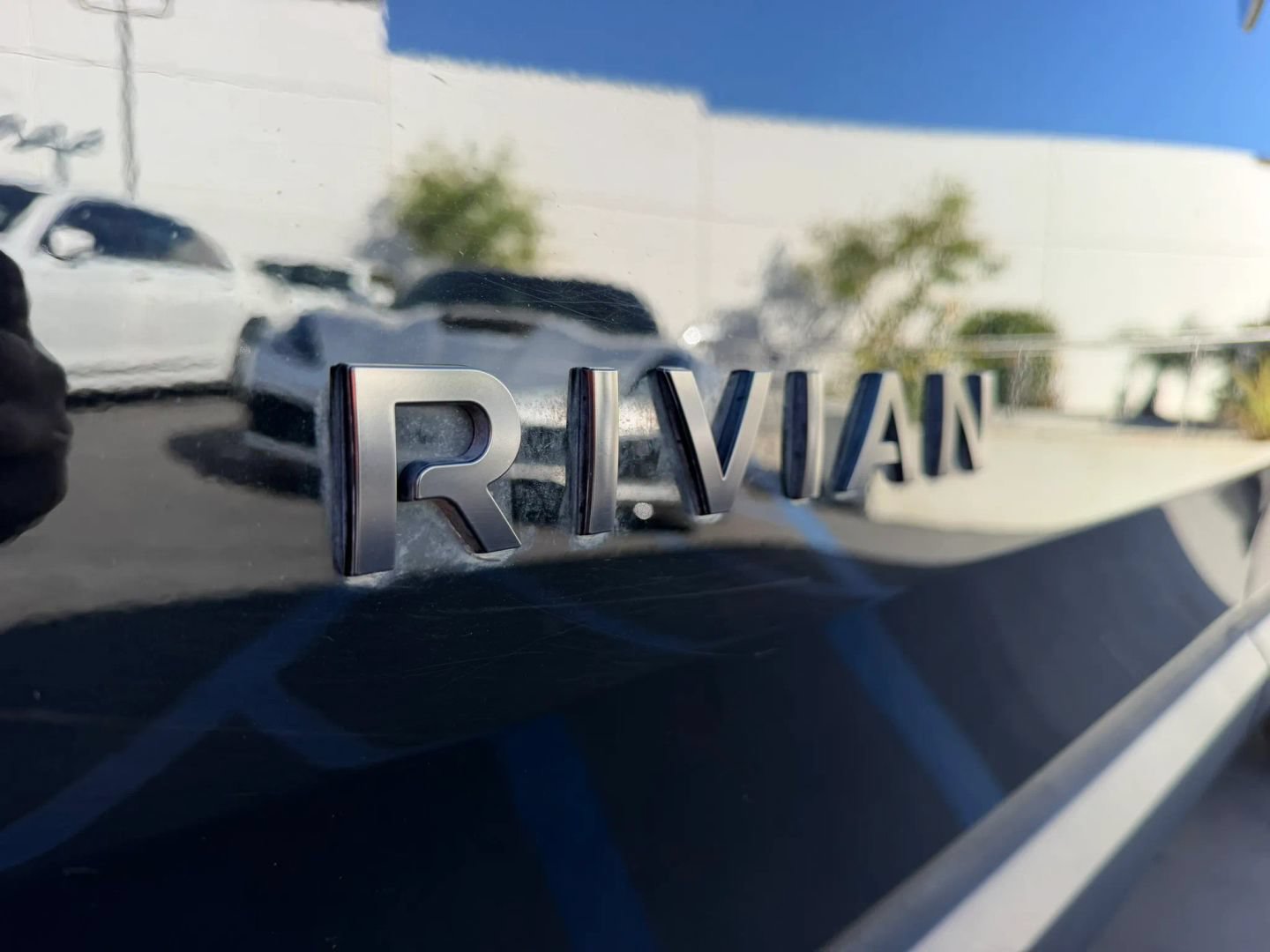 Used 2025 Rivian R1S Adventure Dual AWD/4WD image 10