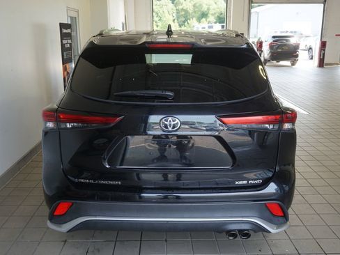 Used 2023 Toyota Highlander XSE AWD/4WD image 16