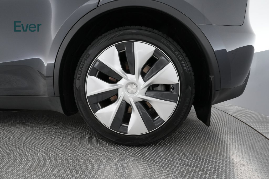 Used 2024 Tesla Model Y Long Range AWD/4WD image 21