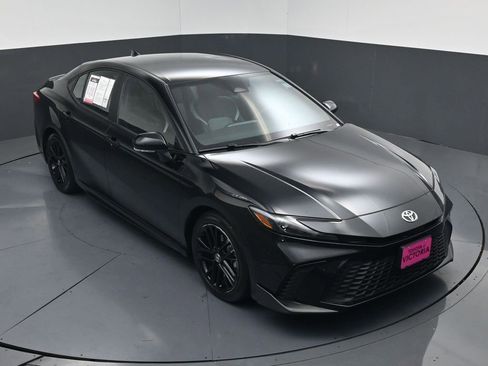 Used 2025 Toyota Camry SE FWD image 14