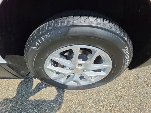 Used 2023 Chevrolet Equinox LT image 29