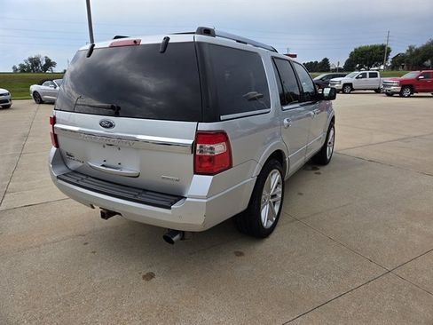 Used 2017 Ford Expedition Platinum image 3