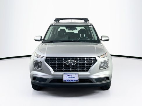 Used 2023 Hyundai Venue SEL FWD image 2