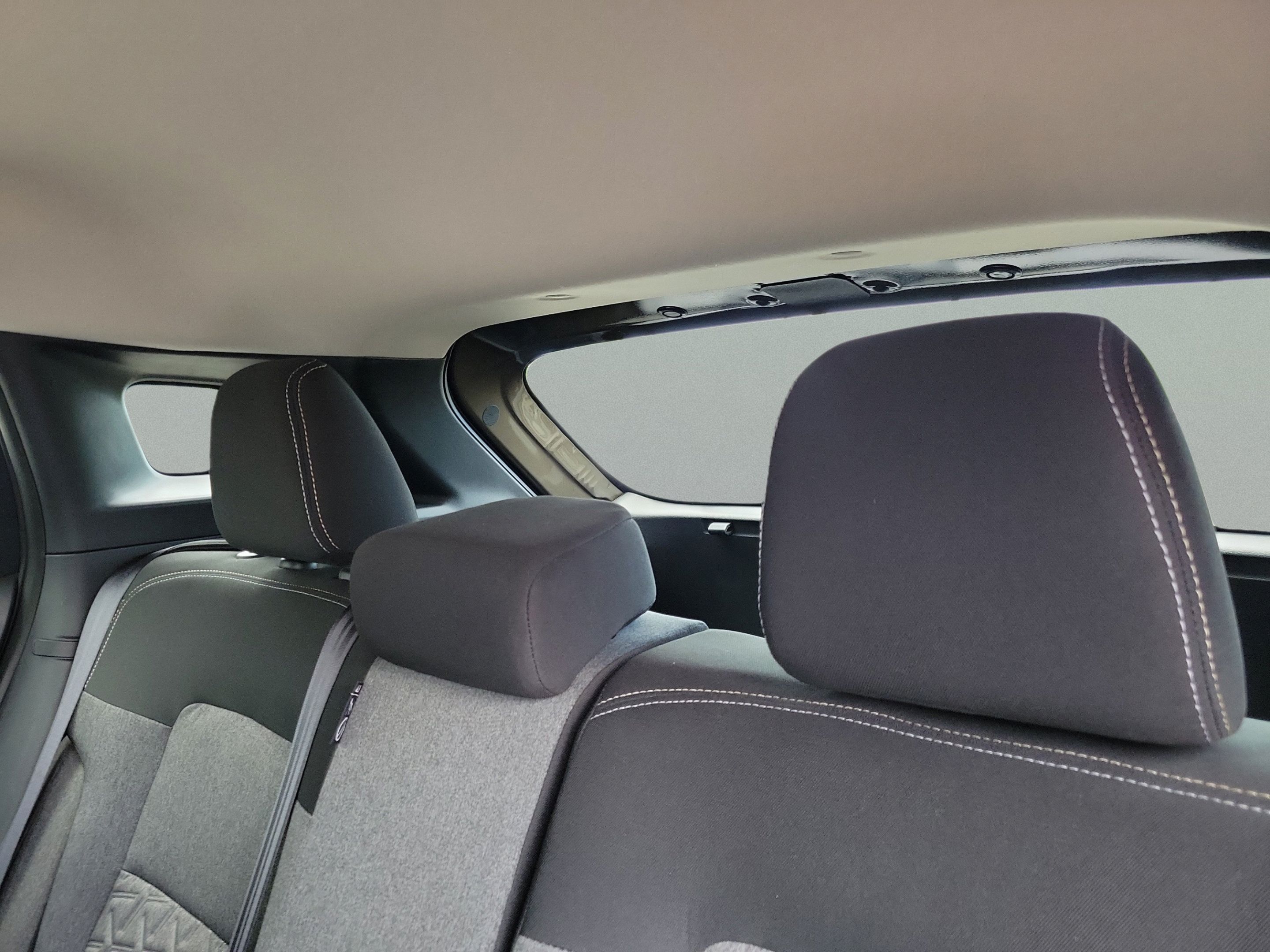 Used 2025 Nissan Kicks SV FWD image 11