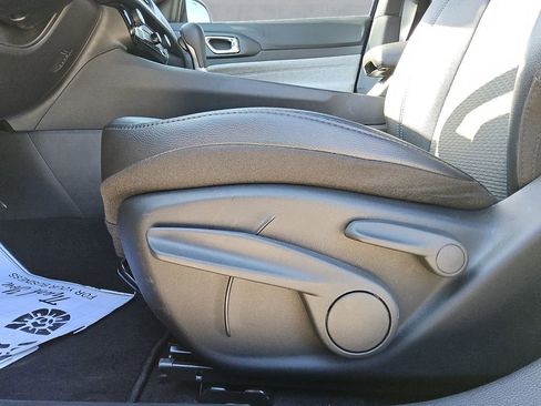 Used 2025 Jeep Compass Latitude image 16