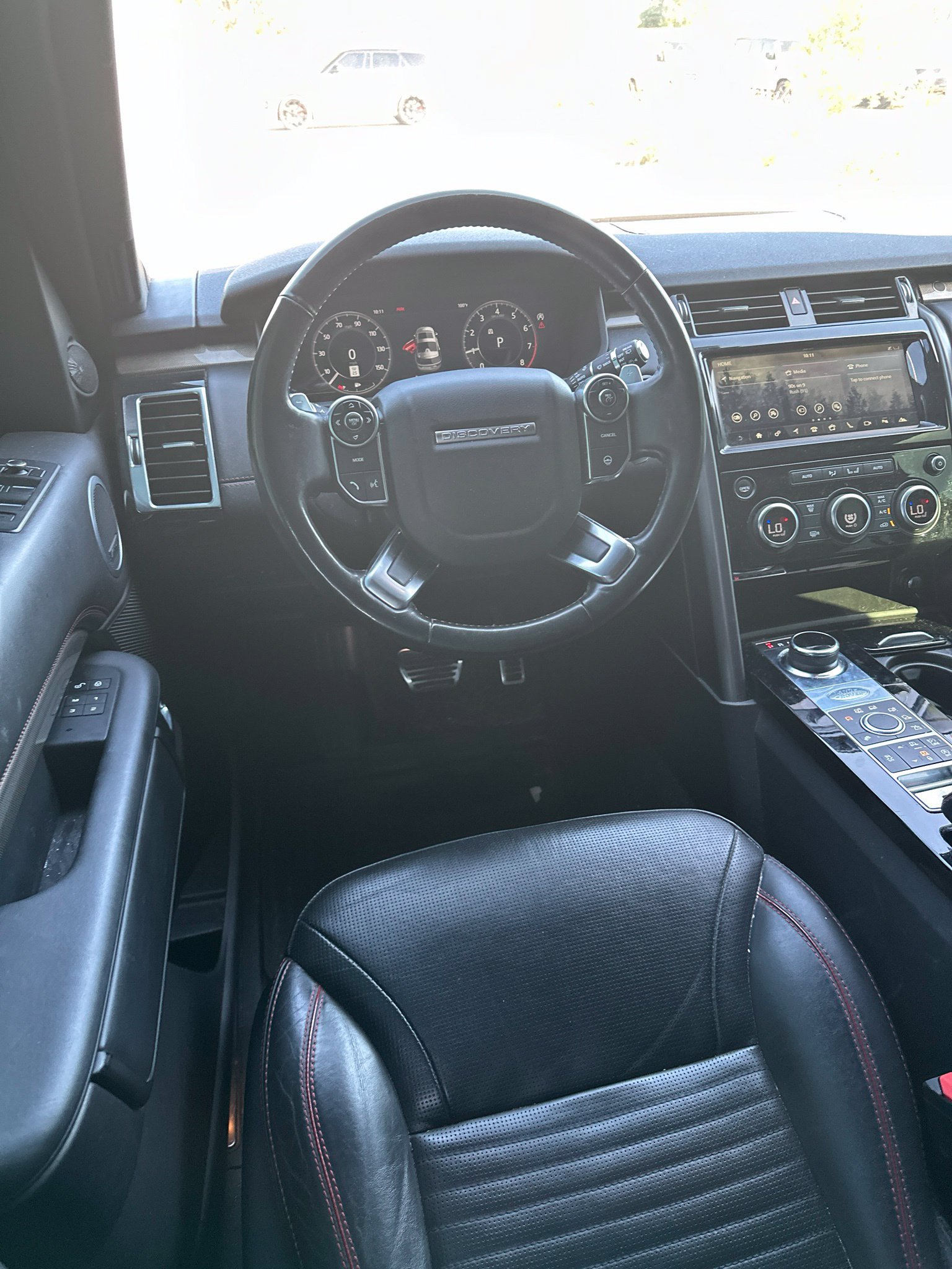 Used 2018 Land Rover Discovery HSE AWD/4WD image 6