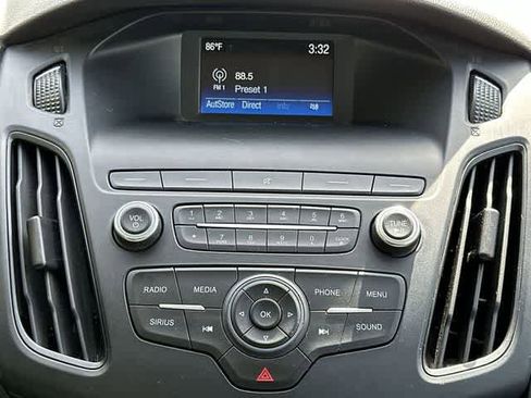Used 2018 Ford Focus SE FWD image 10