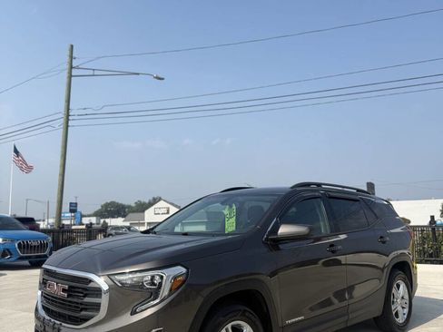 Used 2019 GMC Terrain SLE w/ Driver Convenience Package image 2