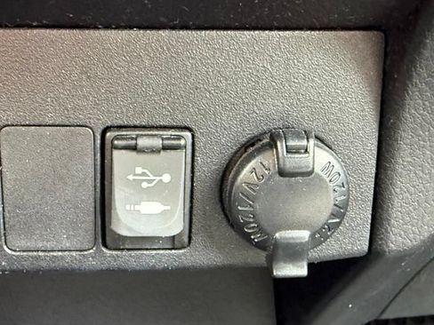 Used 2013 Toyota RAV4 LE AWD/4WD image 24