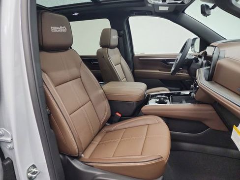 New 2026 Chevrolet Suburban High Country w/ Sun And Tow Package image 28