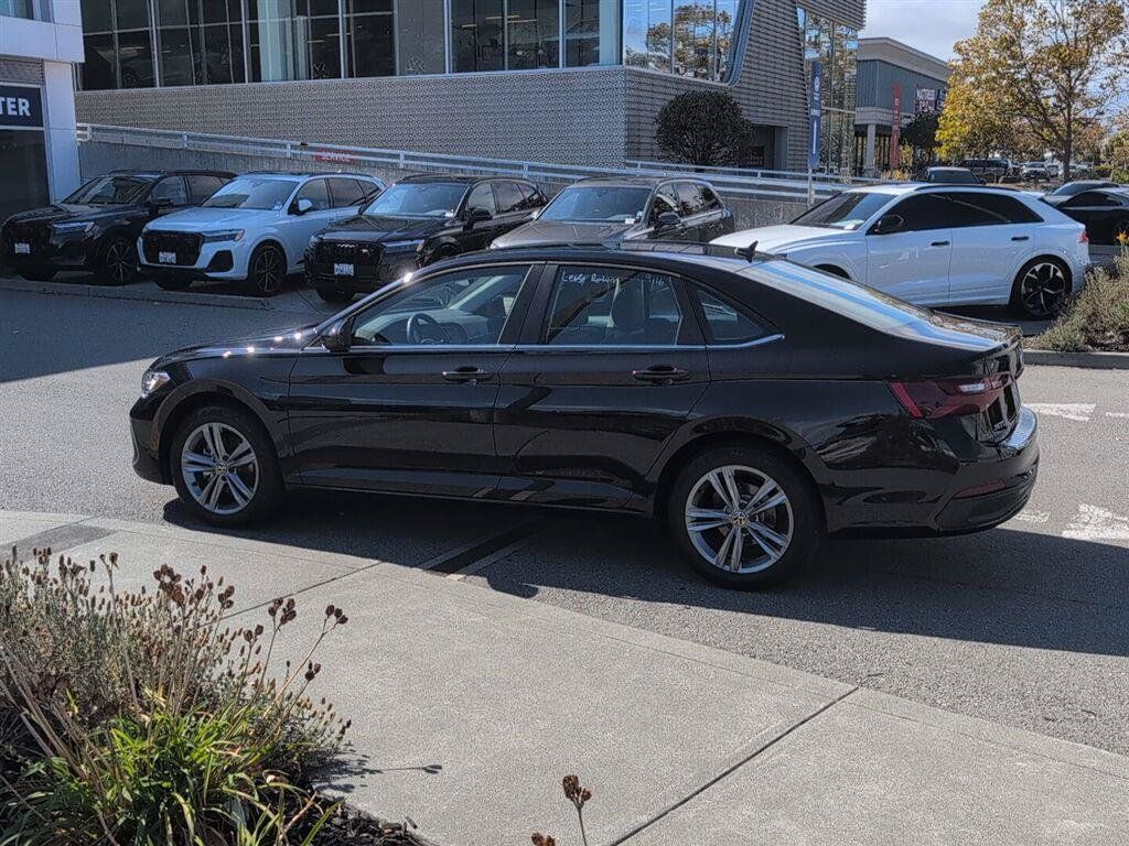 Used 2023 Volkswagen Jetta SE w/ Panoramic Sunroof Package FWD image 8