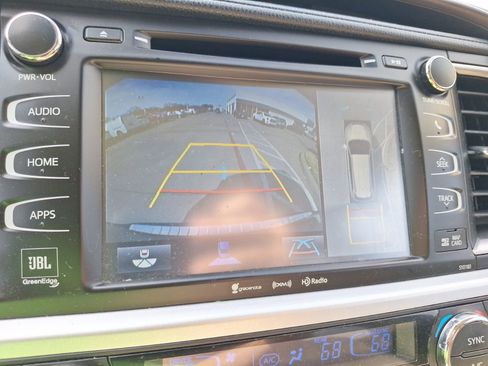 Used 2018 Toyota Highlander Limited Platinum image 25