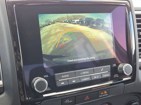 Used 2024 Nissan Frontier SV image 28