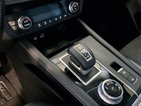 Used 2022 Mitsubishi Outlander SE image 11