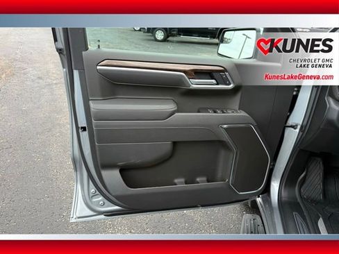 New 2026 GMC Sierra 1500 SLE image 13