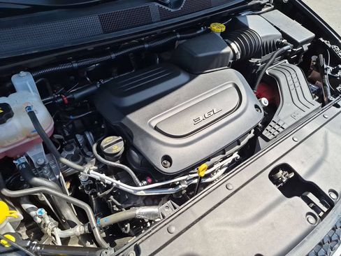 Used 2025 Chrysler Pacifica Select FWD image 34
