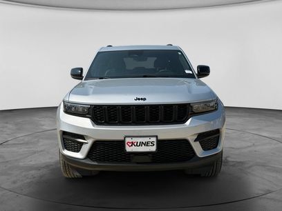 Used 2025 Jeep Grand Cherokee Altitude
