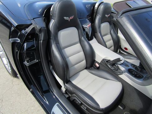 Used 2007 Chevrolet Corvette Convertible w/ Preferred Equipment Group RWD image 12