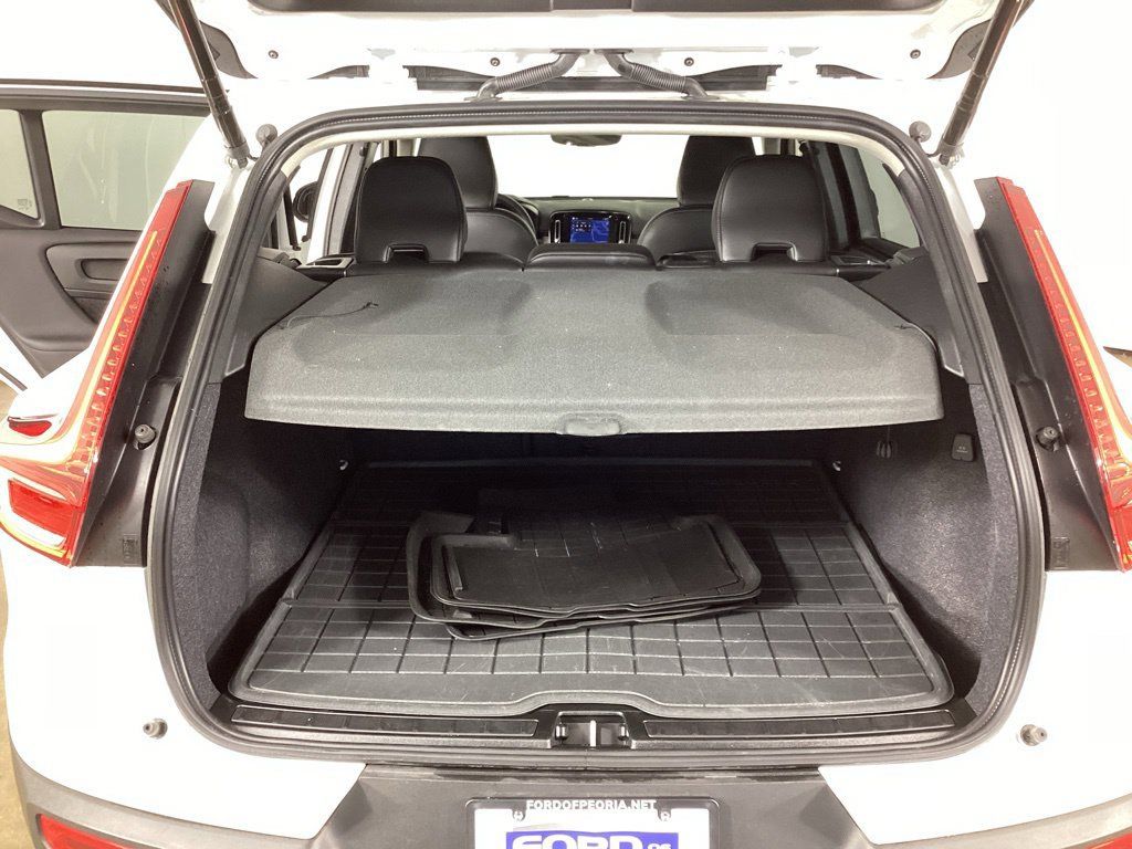 Used 2024 Volvo XC40 B5 Plus w/ Protection Package Premier AWD/4WD image 29
