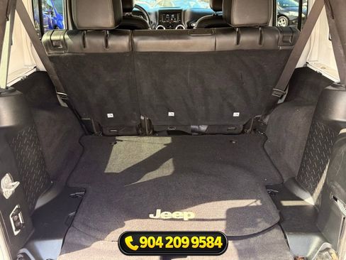 Used 2017 Jeep Wrangler Unlimited Sahara w/ Connectivity Group AWD/4WD image 29