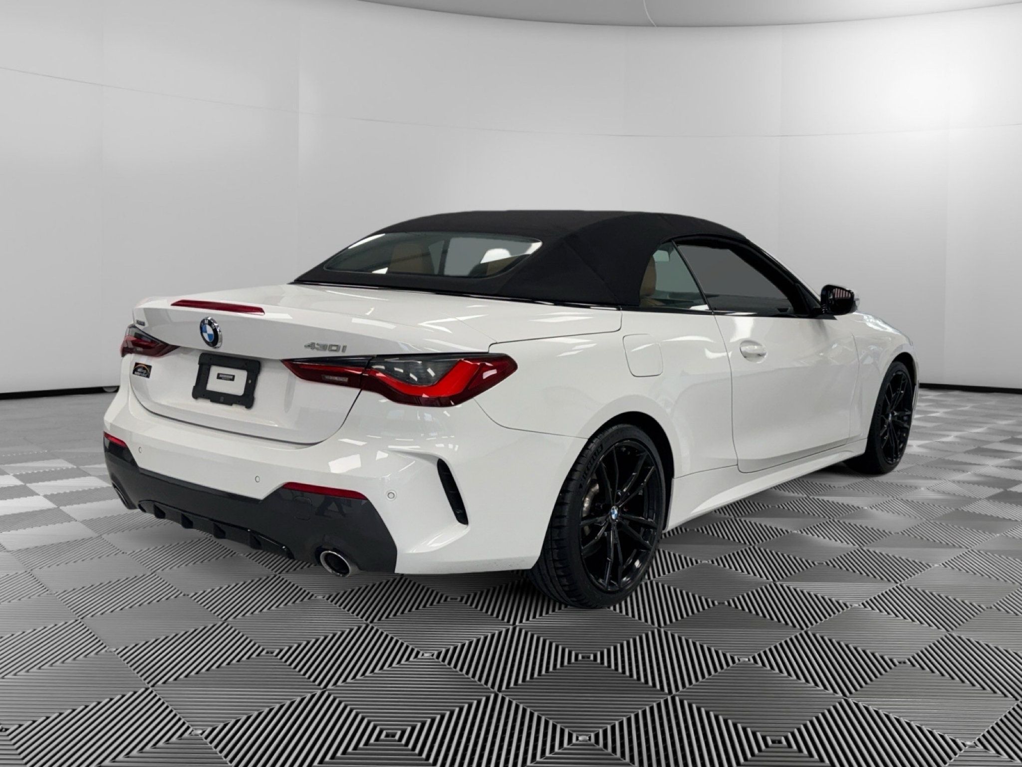 Used 2022 BMW 430i xDrive Convertible w/ M Sport Package AWD/4WD image 8