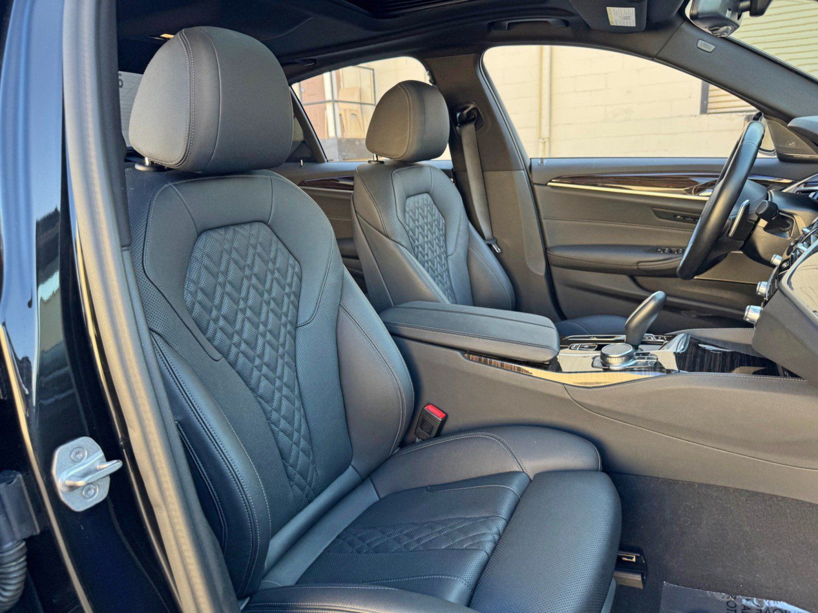 Used 2023 BMW 540i w/ M Sport Package RWD image 39