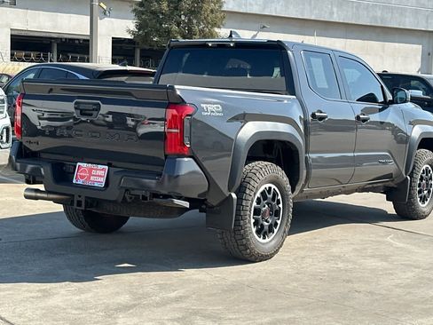 Used 2026 Toyota Tacoma TRD Off-Road AWD/4WD image 3
