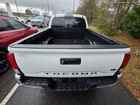 Used 2019 Toyota Tacoma TRD Off-Road image 3